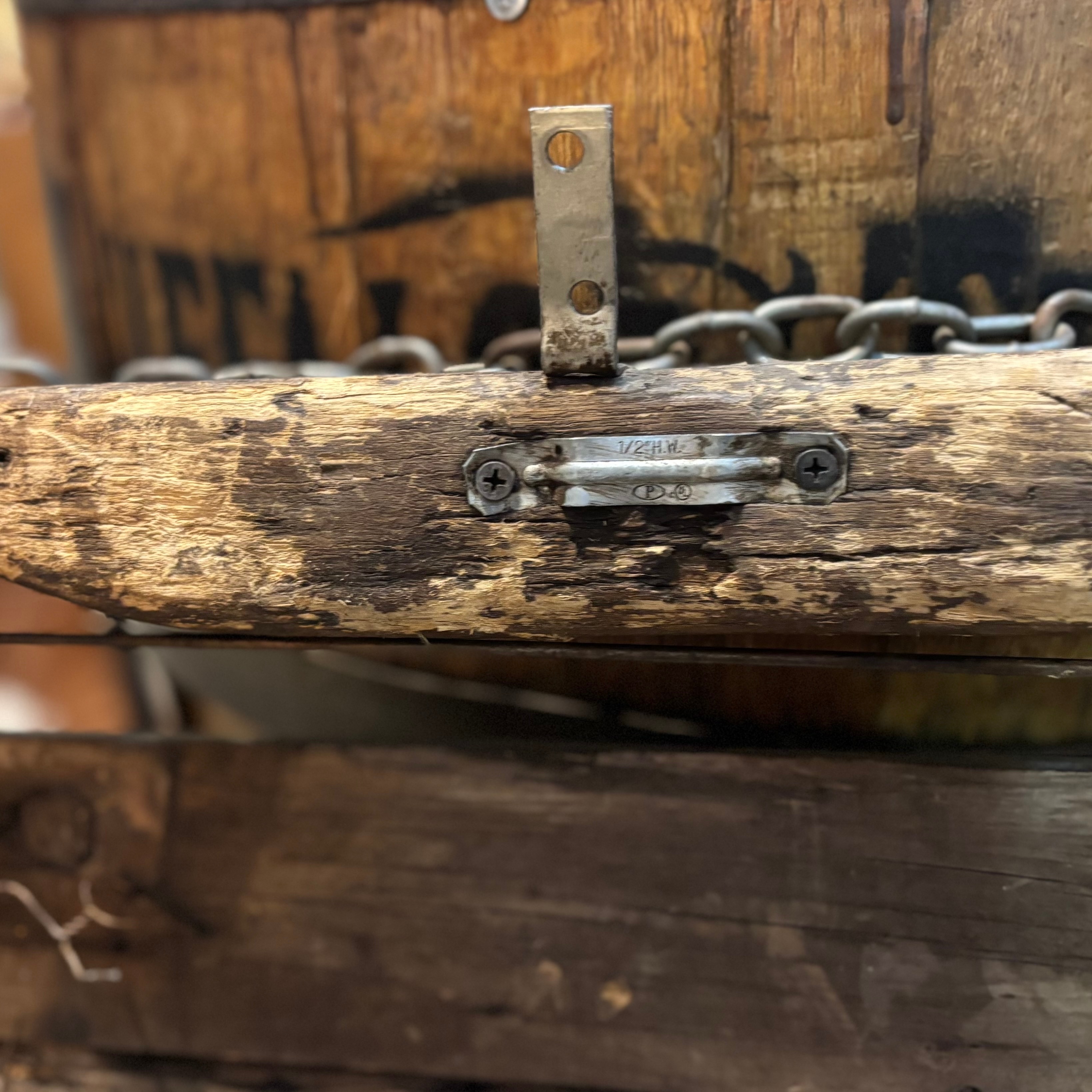 古びた古材のディスプレイボード　古道具　店舗什器　古材　サインボード アンティークstyle/ 洋食屋 サインボード/ 観葉植物ディスプレイボード