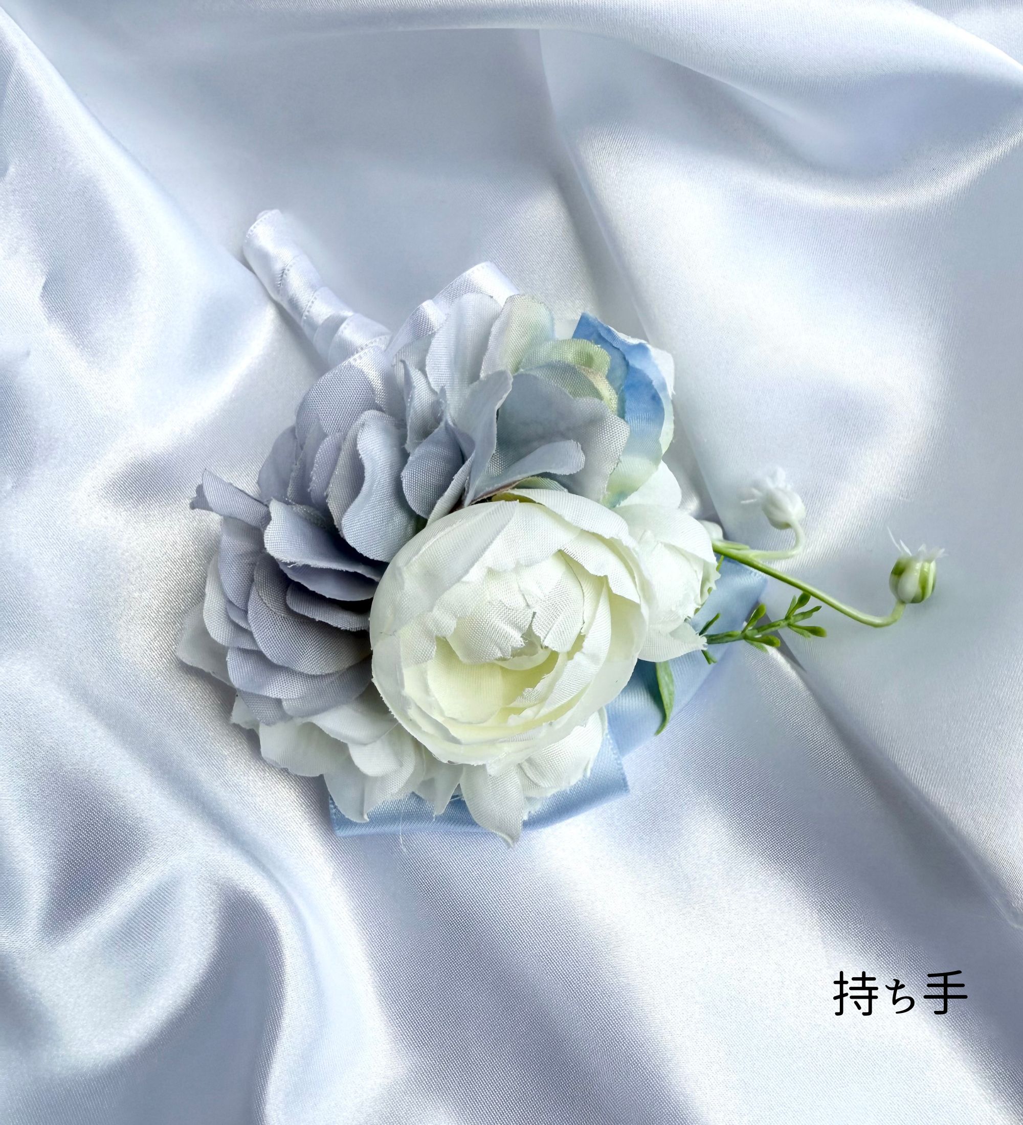 ブルーとホワイトのキャスケードブーケ(ブートニア付き)|ウェディング