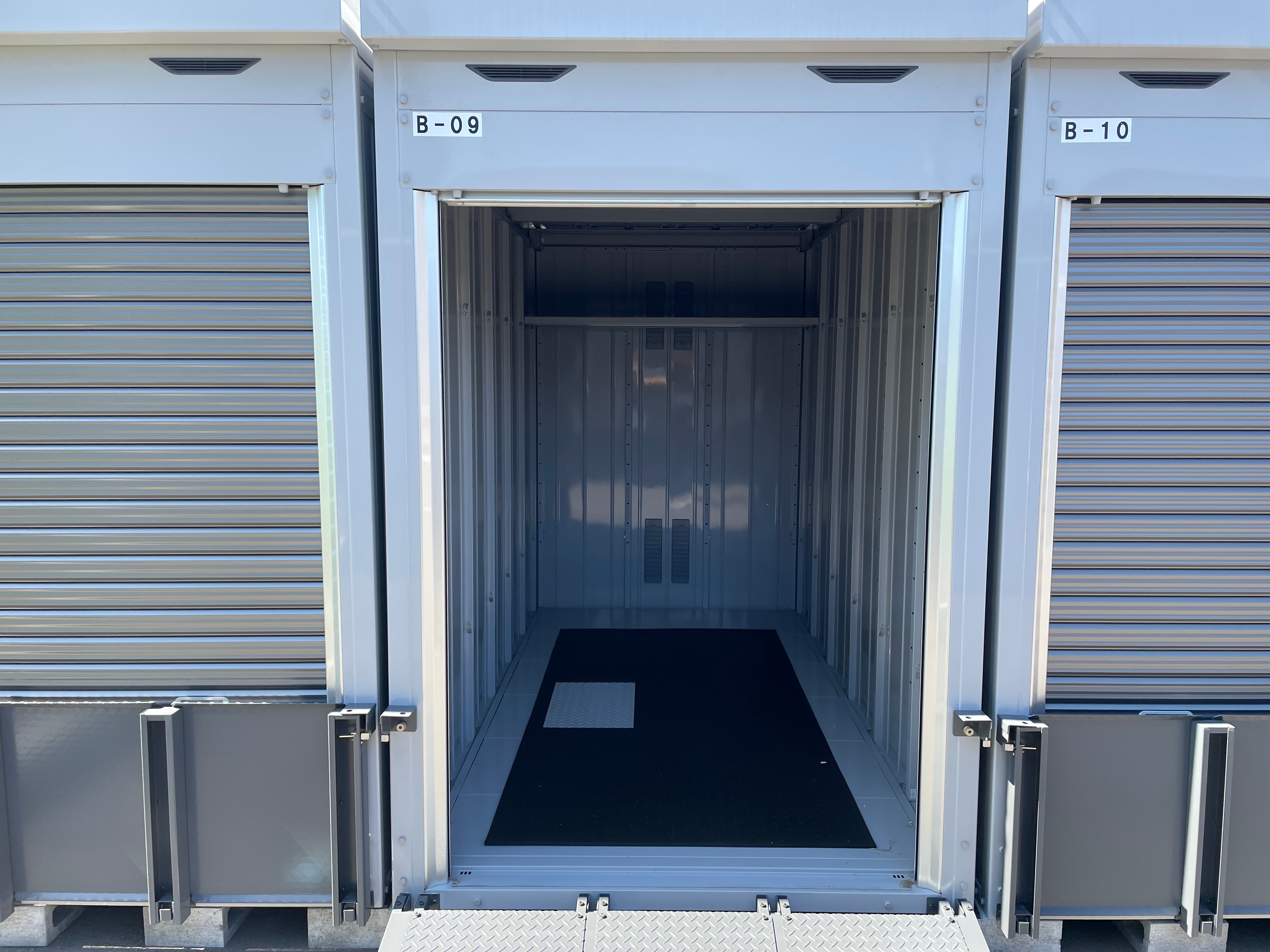 バイクガレージ