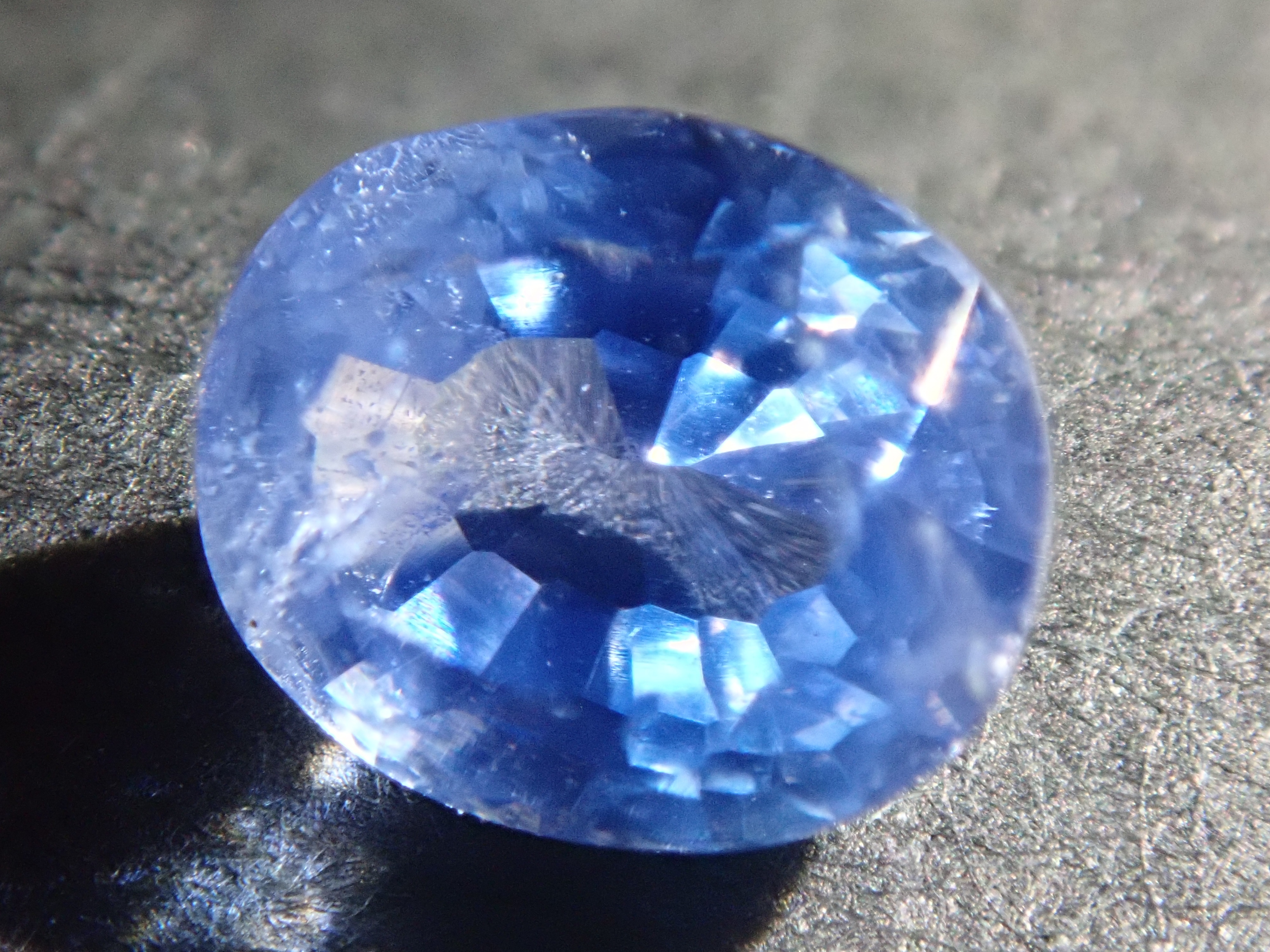 カシミール産 非加熱サファイア 0.88ct