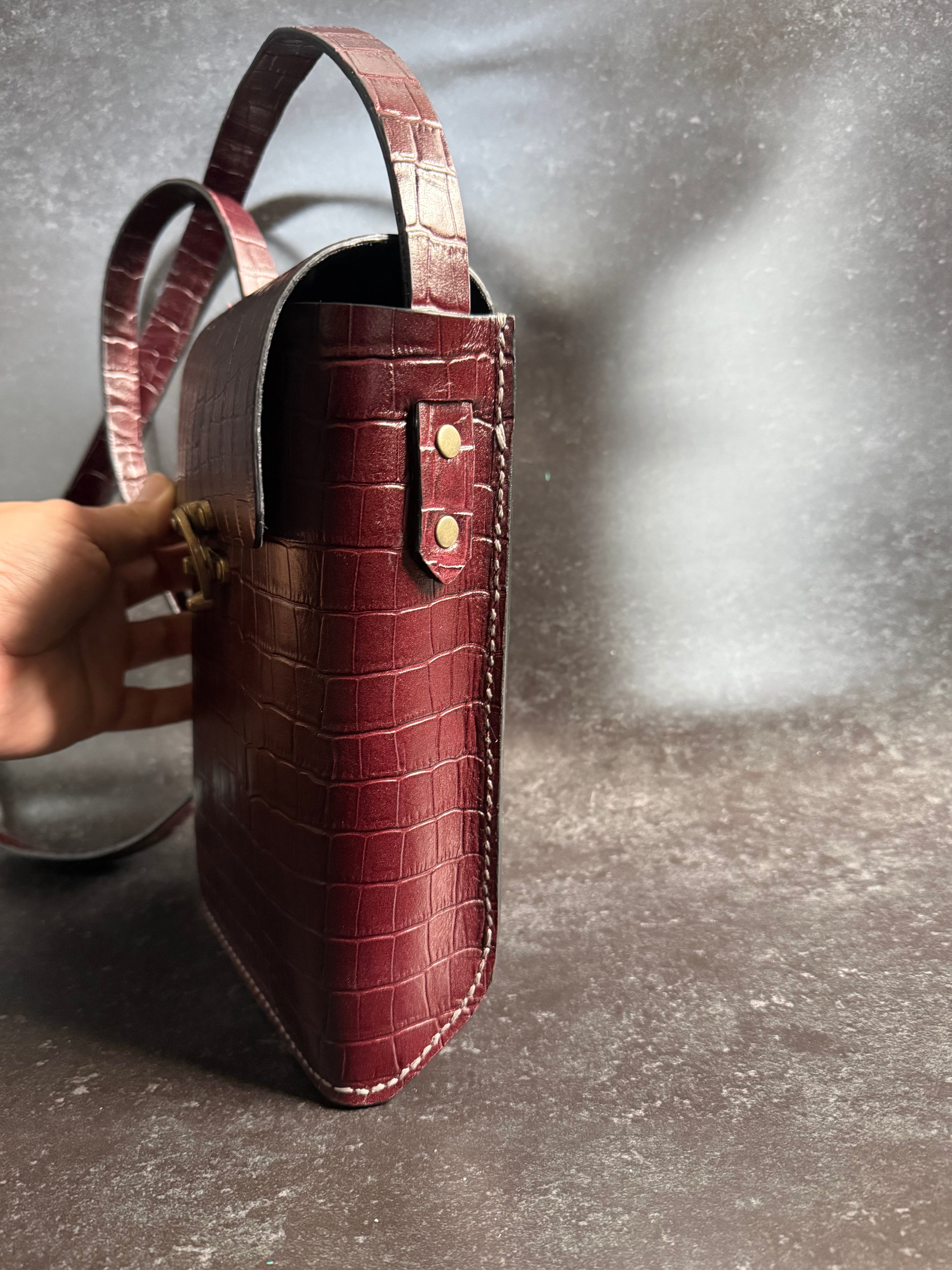 バーガンディ レザー ショルダーバッグゴールド金具 バーガンディ