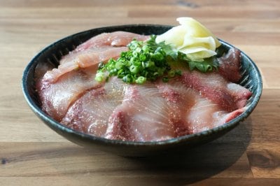 名物！ぶりの漬け丼