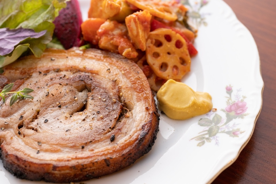 【TAKE OUT】沖縄県産豚のポルケッタステーキ