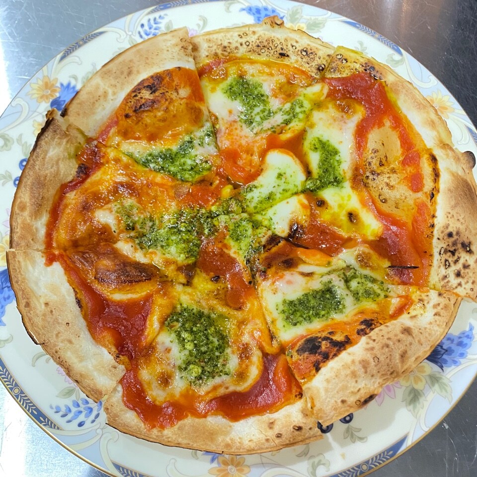花畑牧場モッツァレラのピザ(トマトソース)