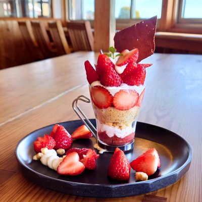 こぼれいちごパフェ