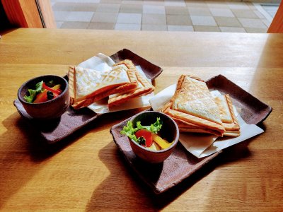 ホットサンド　トマトバジル